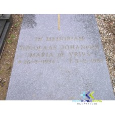 Grafstenen kerkhof Herwen Coll. HKR (2) S.J.M.de Vries